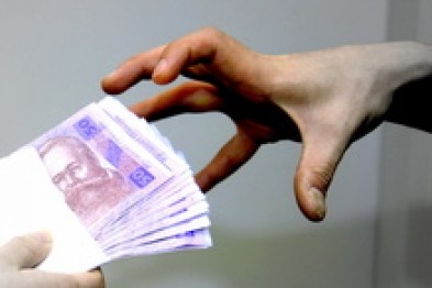 Львівського митника спіймали на хабарі у розмірі 2 500 гривень