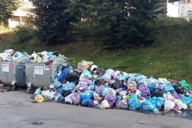 Сміттєвий колапс у Львові: мер запевняє, що сміття із районів міста зникне за кілька днів
